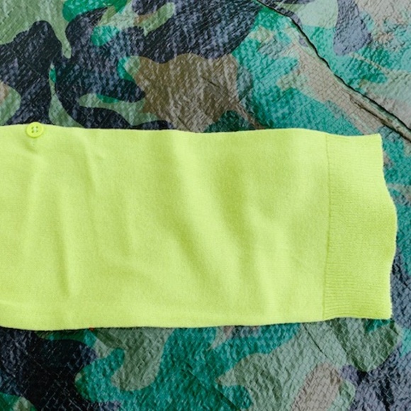 Crew neck light weight sweater size small - Picture 4 of 7